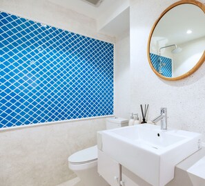 Standard Double Room, 1 Queen Bed, Private Bathroom | Bathroom | Shower, hydromassage showerhead, designer toiletries, hair dryer - BOB Buivien Hotel  (Ho Chi Minh City)