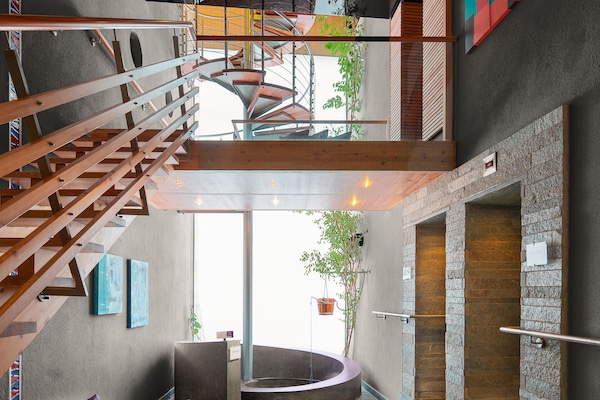 Sauna, Whirlpool, Dampfbad, Tiefengewebe-Massagen, Sportmassagen