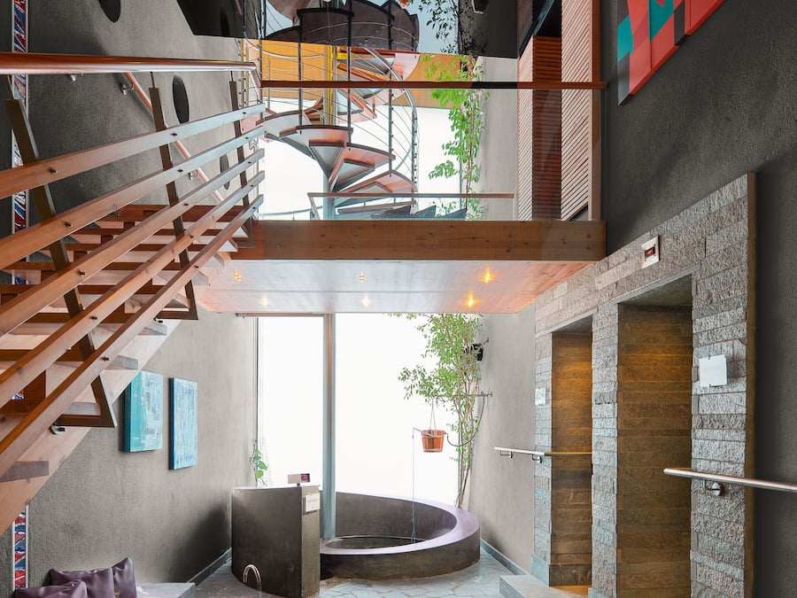 Sauna, hot tub, steam room, deep-tissue massages, sports massages