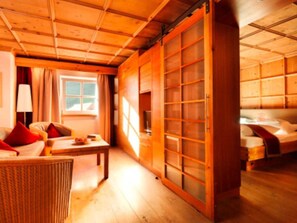 1 habitación, ropa de cama hipoalergénica, cubrecamas y minibar 