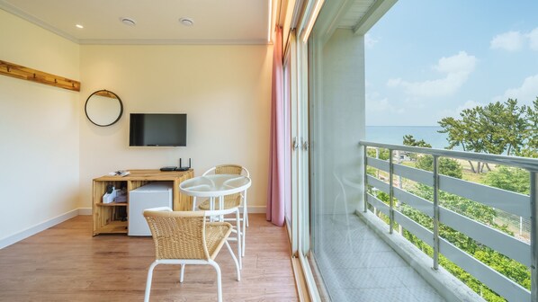 Habitación básica, 1 habitación (302(Full Ocean View/No cooking)) | 1 dormitorio y wifi gratis