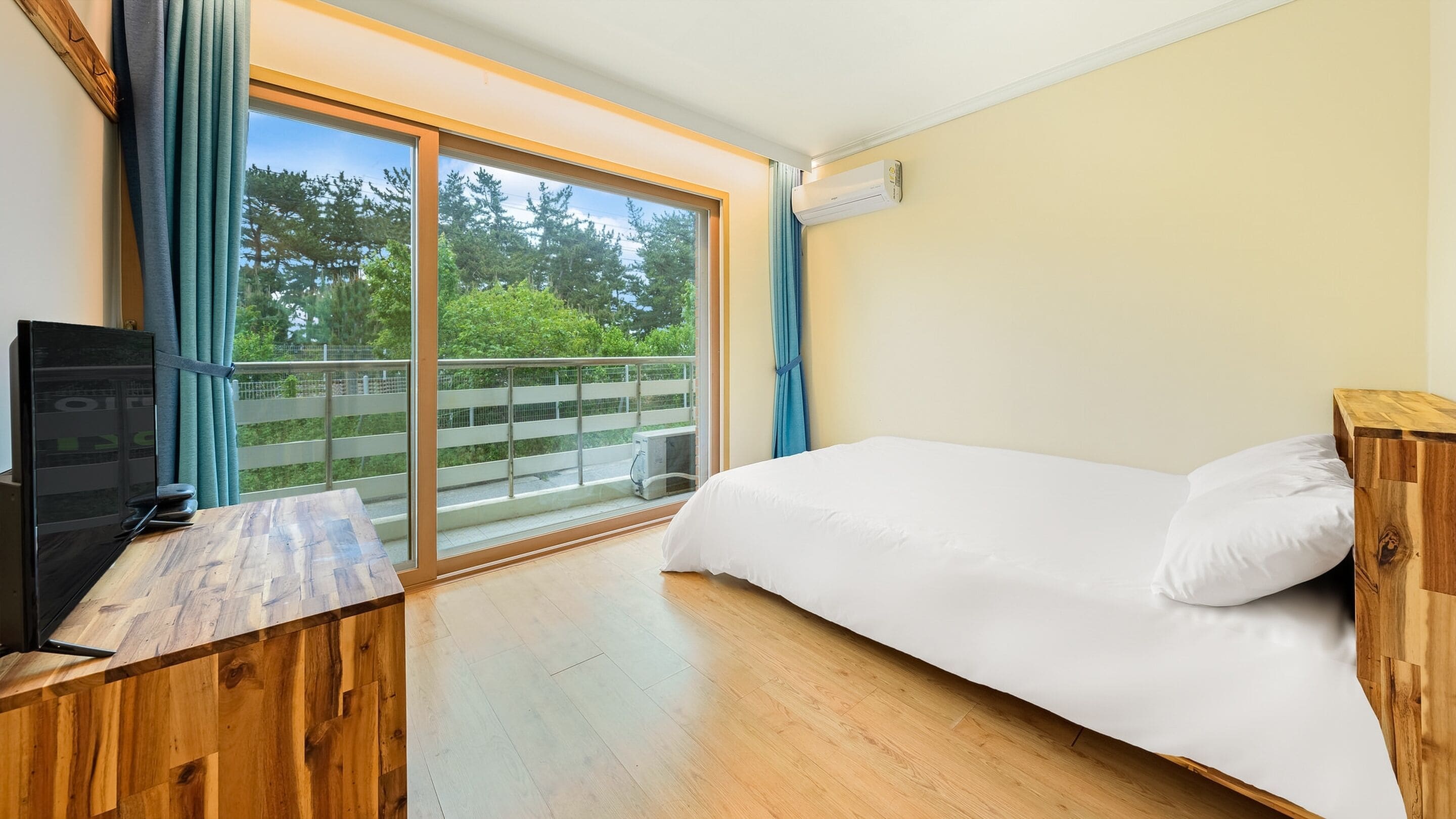 Habitación básica, 1 habitación (101(Ocean View/No cooking)) | 1 dormitorio y wifi gratis