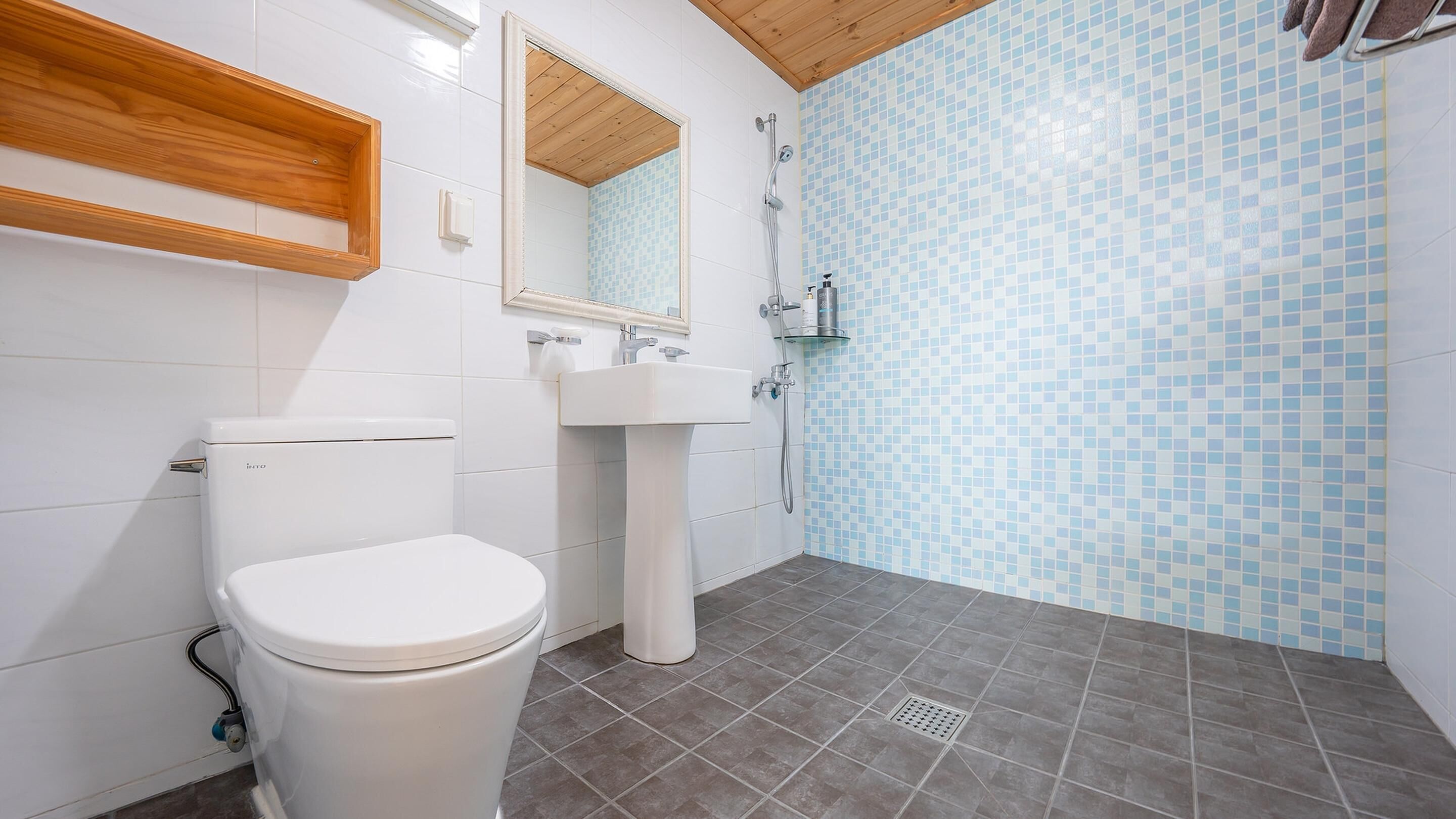 Basic Room, 2 Bedrooms (Ciel) | Bathroom | Towels