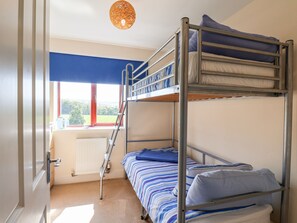 3 quartos, individualmente decorados, individualmente mobiliados