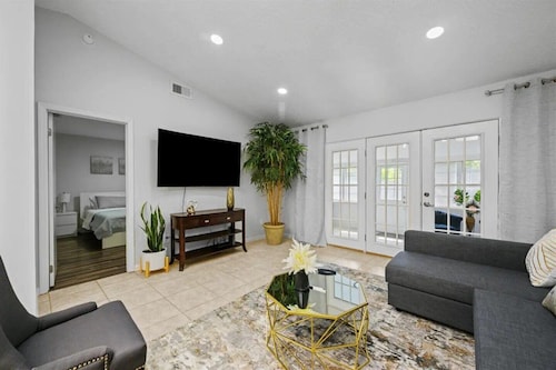 Sunny Florida home with a pool