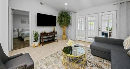 Sunny Florida home with a pool