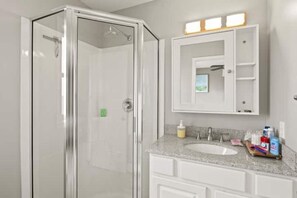 Shower - Hilton House on the Lake (Hilton)