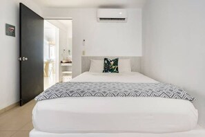 3 slaapkamers, een strijkplank/strijkijzer, gratis wifi, beddengoed