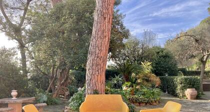 Elegant Roman Villa, Beautiful Gardens, Air-con, Pool, Bbq, Portion for 6 or 7