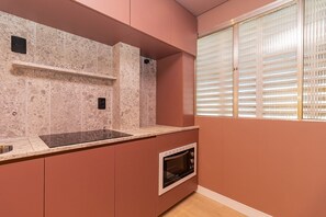 Réfrigérateur, micro-ondes, four, cafetière/bouilloire