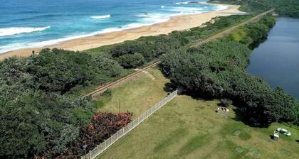 2 beds apartment on the sea, garden view, BBQ, close to all amenities.