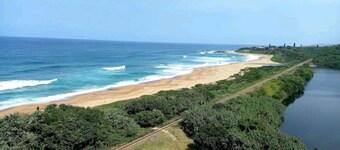 2 beds apartment on the sea, garden view, BBQ, close to all amenities.