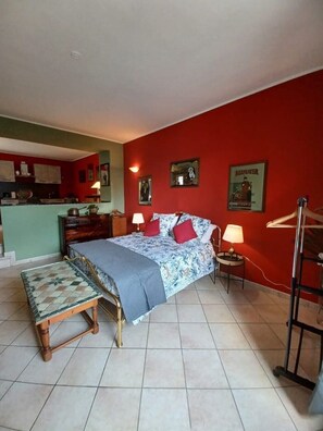 1 bedroom, iron/ironing board, WiFi, bed sheets