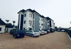 Exterior - Boston Hill Resort & Hotel Ltd (Umuoji)