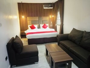 Individually furnished, free WiFi, bed sheets - Boston Hill Resort & Hotel Ltd (Umuoji)