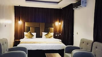 1 habitación, muebles diferentes, wifi gratis y ropa de cama