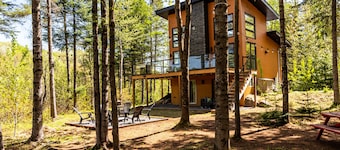 Chalet Natür | Waterfront | Hot Tub | Kayak Pedalo | Firepit | Private big land