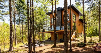 Chalet Natür | Waterfront | Hot Tub | Kayak Pedalo | Firepit | Private big land