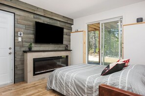 2 bedrooms, desk, free WiFi, bed sheets