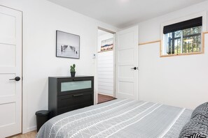 2 bedrooms, desk, free WiFi, bed sheets