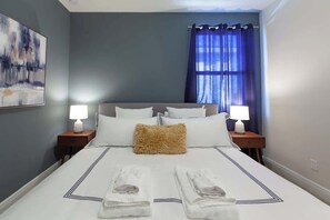 6 Schlafzimmer, hochwertige Bettwaren, Bügeleisen/Bügelbrett