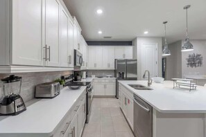 冰箱、微波炉、烤箱、炉灶