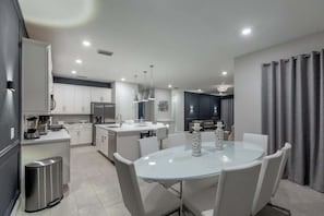 Dining - Gorgeous 5BR @ Encore Next to Disney - 305 (Kissimmee)