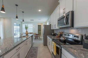 Kühlschrank, Ofen, Herdplatte, Geschirrspüler