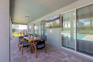Outdoor dining - Incredible 8BR PetFriendly Encore near Disney 7474 (Kissimmee)
