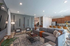 テレビ、テレビゲーム、書斎 / ワークスペース