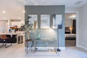 11 Schlafzimmer, Bügeleisen/Bügelbrett, Reisekinderbett, WLAN