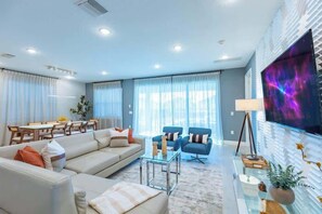 TV, video games, table football - Gorgeous 8BR at Encore Resort next to Disney 7708 (Kissimmee)