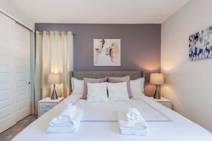 8 habitaciones, tabla de planchar con plancha, cuna de viaje y wifi 