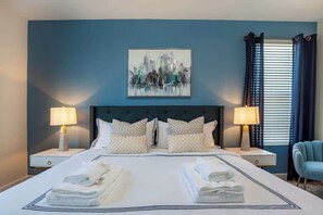 6 bedrooms, iron/ironing board, travel cot, WiFi - Amazing 6BR @ Storey Lake next to Disney! - 2835 (Kissimmee)