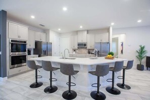 Refrigerador, microondas, parrilla de estufa y lavavajillas 