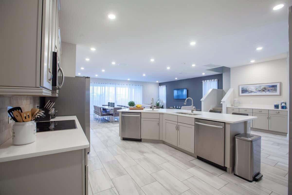 冷蔵庫、電子レンジ、コンロ、食器洗い機