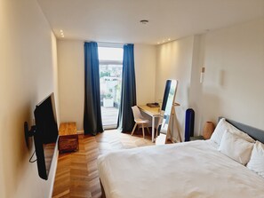 1 chambre, décoration personnalisée, ameublement personnalisé, bureau