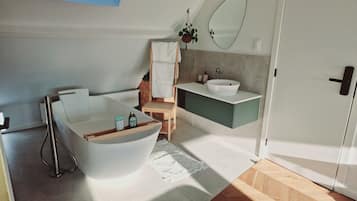 Grand Room | Bathroom