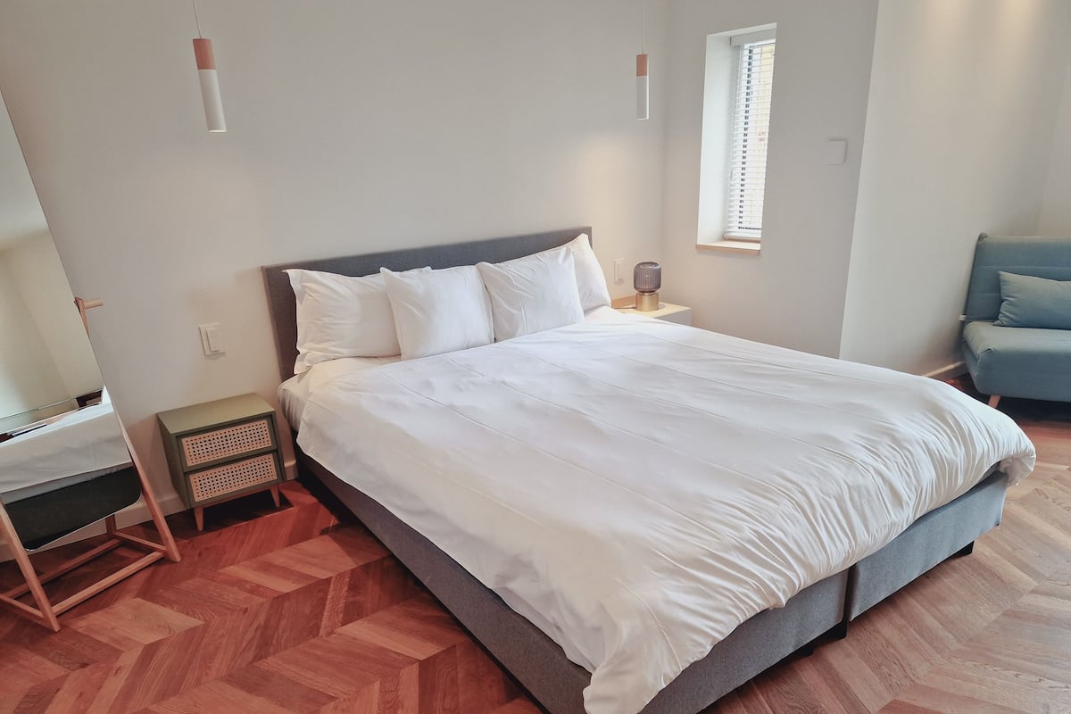 Chambre Exécutive | 1 chambre, bureau, espace de travail pour ordinateur portable