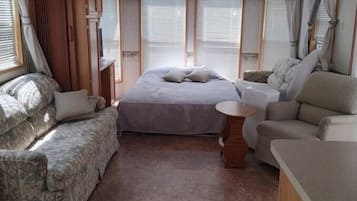 3 bedrooms, free WiFi, bed sheets