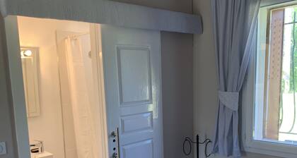 Comfortable Quaint Studio Apartment, in Rural Location