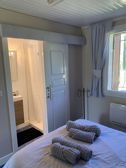 Comfortable quaint studio apartment, in rural location.