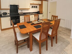 Cottage | Dining - The Old Farm House (Tenby)
