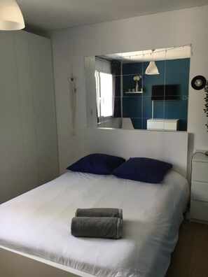 5 bedrooms, iron/ironing board, free WiFi, bed sheets