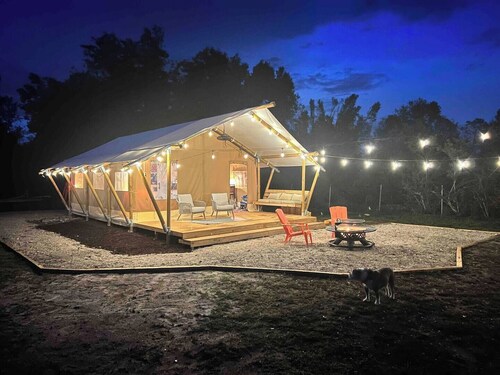 Tropical Glamping with Hot Tub