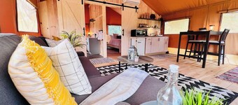Tropical Glamping with Hot Tub