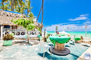 Outdoor dining - 1 bedroom 3rd level with Ocean view  (Punta Cana)