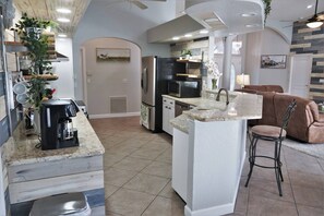 Fridge, microwave, oven, stovetop - Peachland getaway with pool and tiki bar. (Port Charlotte)