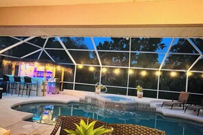 Indoor pool - Peachland getaway with pool and tiki bar. (Port Charlotte)