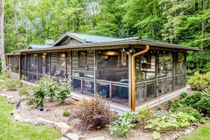 Exterior - Bird-watcher's creekside cabin with screened porch, fireplace, yard, & firepit (Franklin)